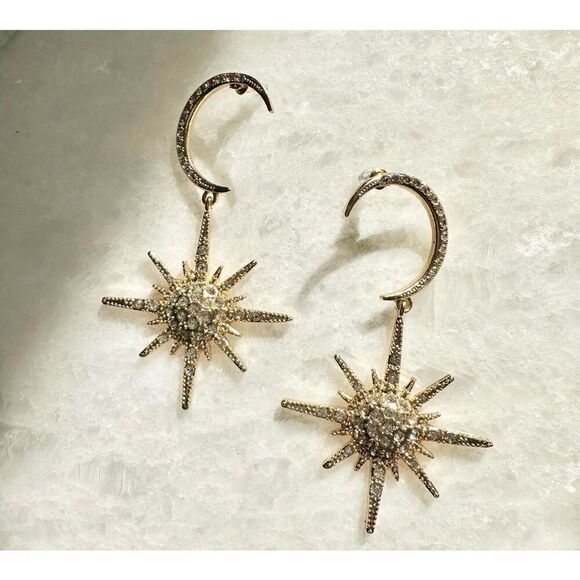 Moon and Star gold color dangle earrings - Picture 1 of 2